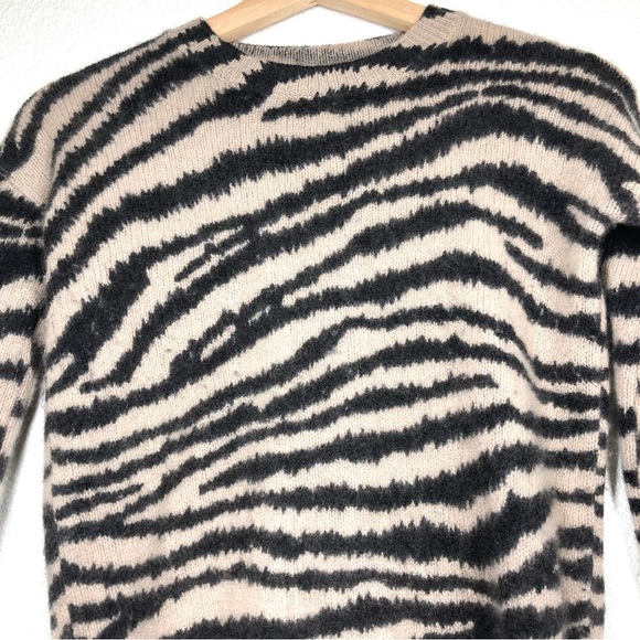 Magaschoni Animal Print 100% Cashmere Crewneck Sweater XS Tan Black Zebra - Picture 13 of 16